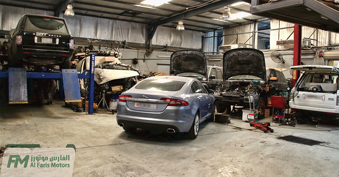 Land Rovers and Jaguars meet at the same place.